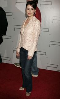Alyssa Milano feet photo thumbnail