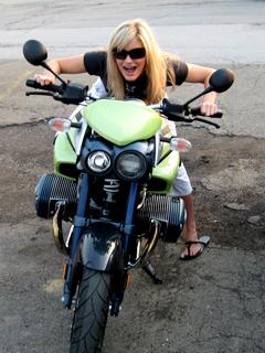 Justine Ezarik feet photo thumbnail