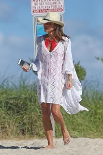 Bethenny Frankel feet photo thumbnail