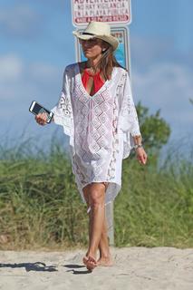 Bethenny Frankel feet photo thumbnail