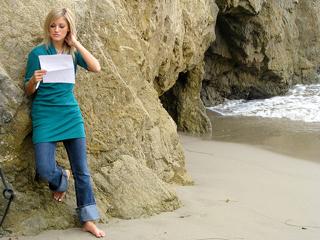 Justine Ezarik feet photo thumbnail