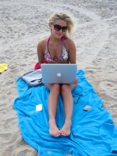 Justine Ezarik feet photo thumbnail