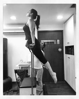 Dia Mirza feet photo thumbnail