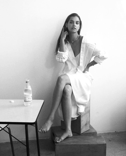 Barbara Palvin feet photo thumbnail