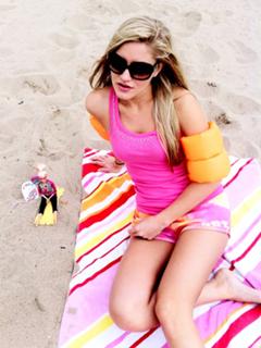 Justine Ezarik feet photo thumbnail