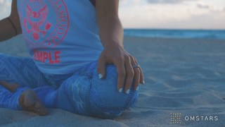 Kino MacGregor feet photo thumbnail