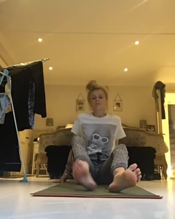 Fearne Cotton feet photo thumbnail
