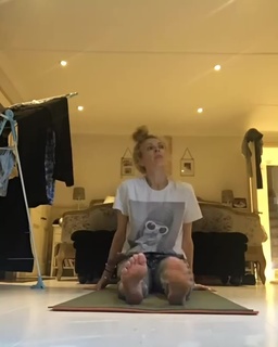 Fearne Cotton feet photo thumbnail