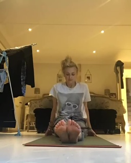 Fearne Cotton feet photo thumbnail