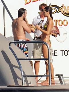 Alessandra Ambrosio feet photo thumbnail