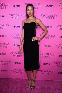 Lais Ribeiro feet photo thumbnail