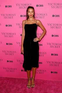 Lais Ribeiro feet photo thumbnail
