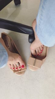 Alaine Crissiê feet photo thumbnail
