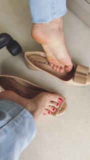 Alaine Crissiê feet photo thumbnail