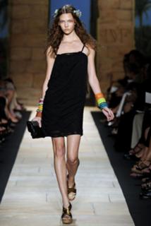 Karlie Kloss feet photo thumbnail