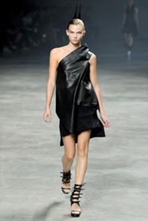 Karlie Kloss feet photo thumbnail