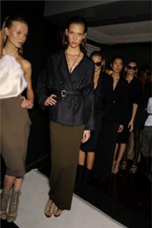Karlie Kloss feet photo thumbnail