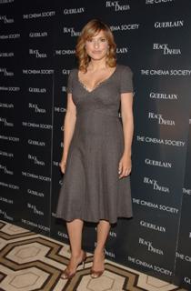 Mariska Hargitay feet photo thumbnail