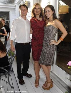 Mariska Hargitay feet photo thumbnail
