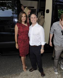 Mariska Hargitay feet photo thumbnail