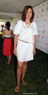 Mariska Hargitay feet photo thumbnail