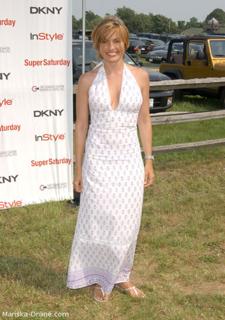 Mariska Hargitay feet photo thumbnail