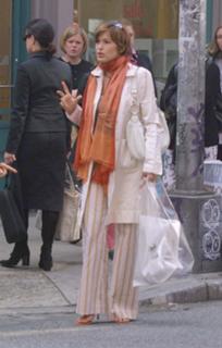Mariska Hargitay feet photo thumbnail