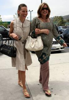Mariska Hargitay feet photo thumbnail