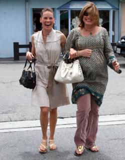 Mariska Hargitay feet photo thumbnail