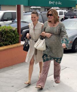 Mariska Hargitay feet photo thumbnail