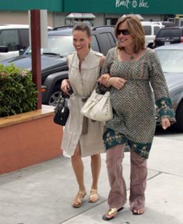 Mariska Hargitay feet photo thumbnail