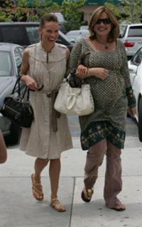Mariska Hargitay feet photo thumbnail