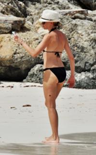 Naomi Watts feet photo thumbnail