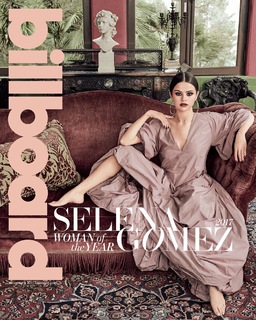 Selena Gomez feet photo thumbnail