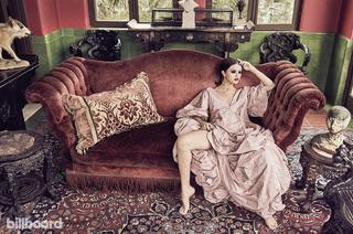 Selena Gomez feet photo thumbnail