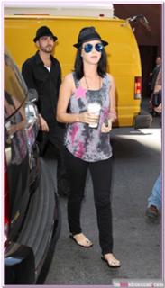 Katy Perry feet photo thumbnail