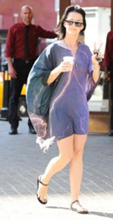 Katy Perry feet photo thumbnail