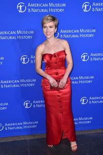 Scarlett Johansson feet photo thumbnail