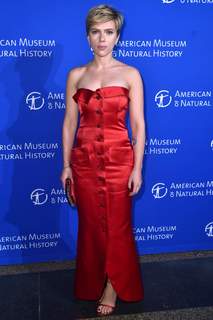 Scarlett Johansson feet photo thumbnail