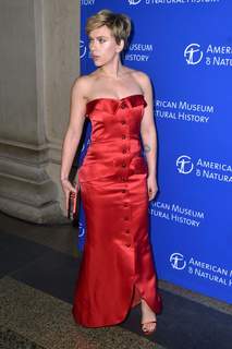 Scarlett Johansson feet photo thumbnail