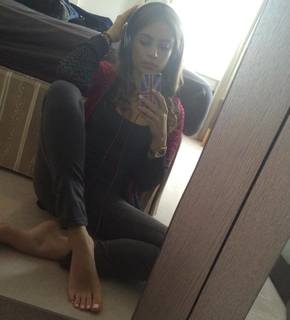 Xenia Tchoumitcheva feet photo thumbnail