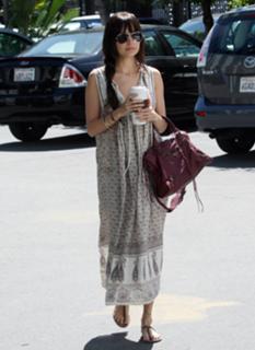 Nicole Richie feet photo thumbnail