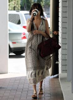 Nicole Richie feet photo thumbnail