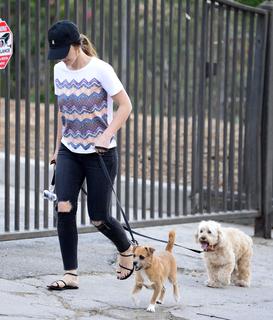 Minka Kelly feet photo thumbnail