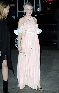 Michelle Williams feet photo thumbnail