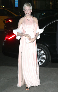 Michelle Williams feet photo thumbnail