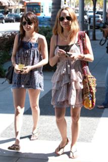 Nicole Richie feet photo thumbnail