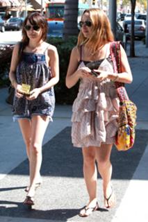 Nicole Richie feet photo thumbnail