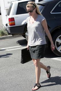 Reese Witherspoon feet photo thumbnail