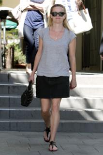 Reese Witherspoon feet photo thumbnail